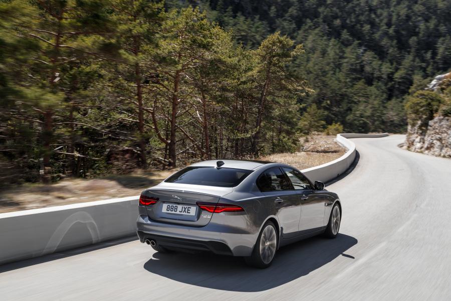  Jaguar XE D180 S 2019 года  (WW) (фото 12 из 18)